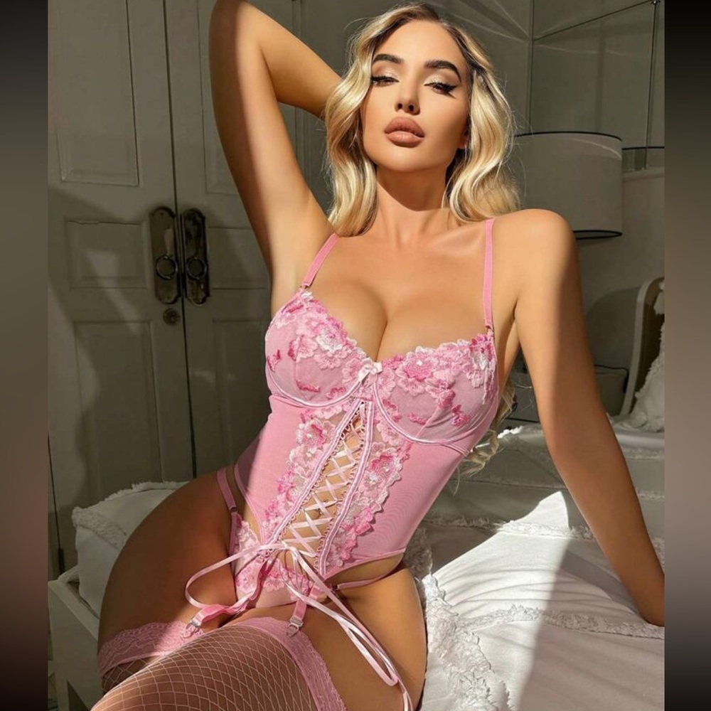 Lace Garter Lingerie Set 💋
